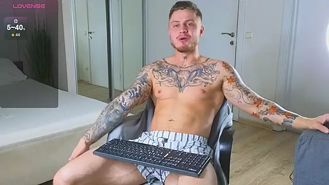 Snapshot of more__than__love chatting on 10-16-25, 05:38 more than love online show from 10-16-25, 05:38