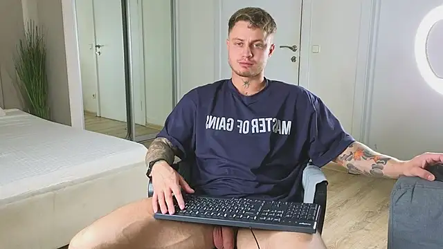 Snapshot of more__than__love chatting on 01-12-26, 05:58 more than love online show from 01-12-26, 05:58