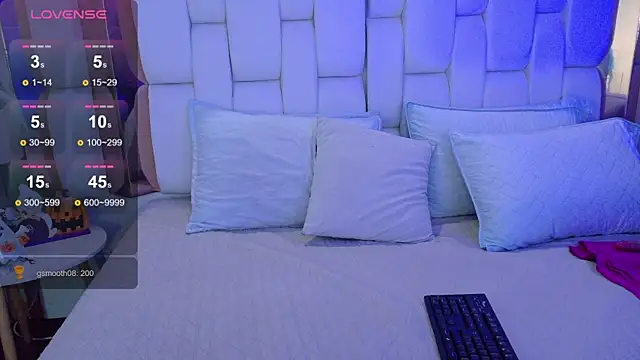 valkiria moore online show from 10-16-25, 08:06