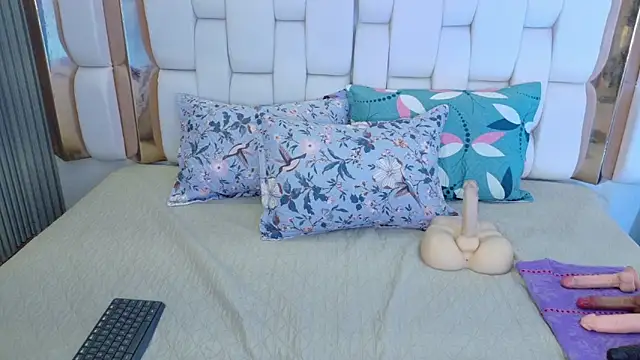 valkiria moore online show from 03-25-26, 08:08