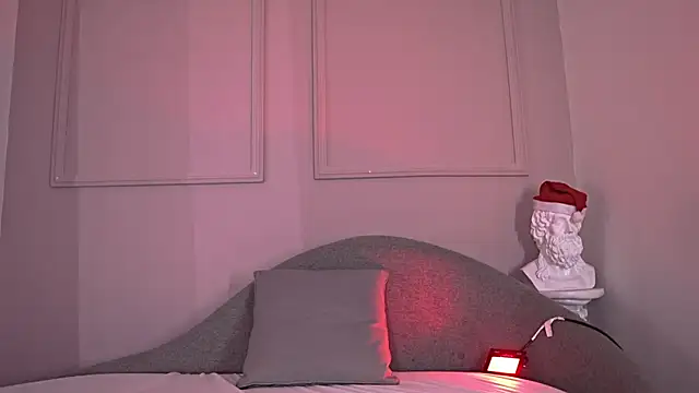 Paulah x online show from 12-18-25, 07:40