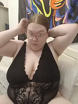 Sexycurvyemilyy online show from 07-24-26, 09:44