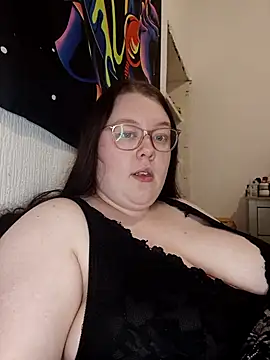 Snapshot of Sexycurvyemilyy chatting on 02-25-26, 08:52 Sexycurvyemilyy online show from 02-25-26, 08:52