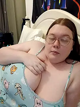 Sexycurvyemilyy online show from 07-15-26, 09:55