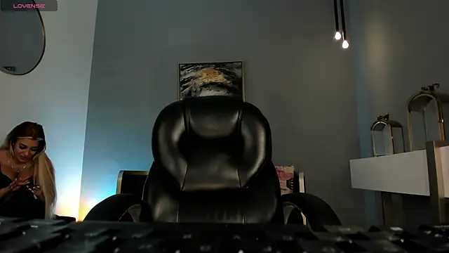 SophiePalmer online show from 12-21-25, 12:07