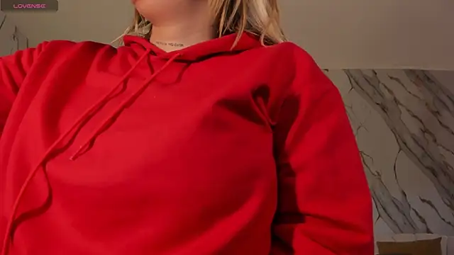 Snapshot of SophiePalmer chatting on 07-07-26, 12:20 SophiePalmer online show from 07-07-26, 12:20