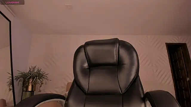 SophiePalmer online show from 11-19-25, 10:37