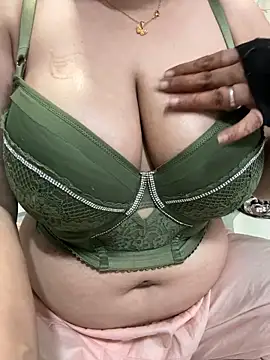 Sexybomb33 online show from 02-15-26, 09:36