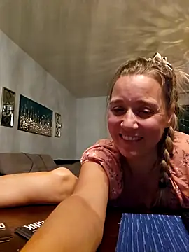 SkyelarSommer online show from 10-30-25, 04:44