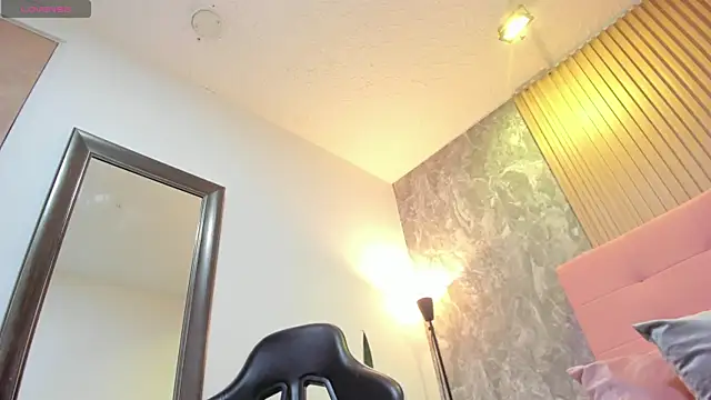 victoria  milf  online show from 12-05-25, 09:23