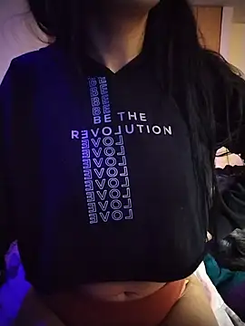 LissaThompsom online show from 10-31-25, 09:00