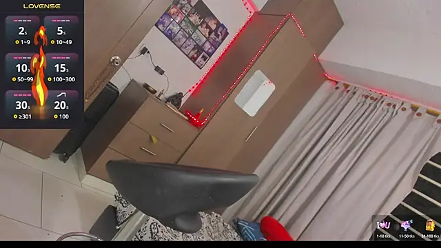 Snapshot of MissCarolinne chatting on 11-30-25, 05:30 MissCarolinne online show from 11-30-25, 05:30