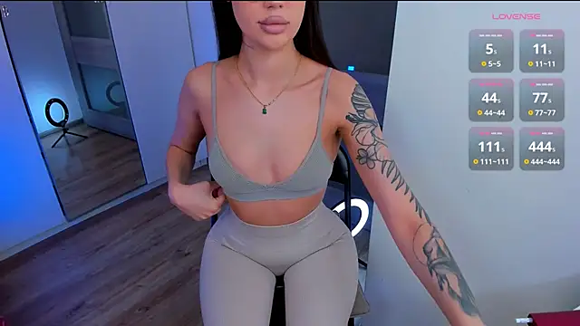 Snapshot of HannaHey chatting on 02-26-26, 02:06 HannaHey online show from 02-26-26, 02:06