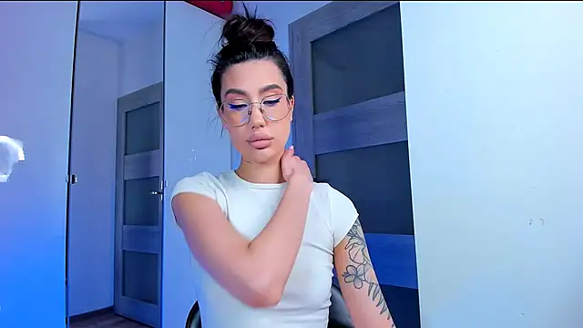 Snapshot of HannaHey chatting on 02-27-26, 02:50 HannaHey online show from 02-27-26, 02:50