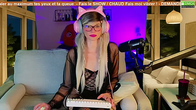 Kittychatte online show from 11-04-25, 05:50