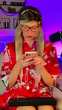 Kittychatte online show from 05-05-26, 08:12