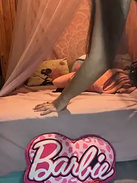 LaPetitechienne1 online show from 04-12-26, 11:30