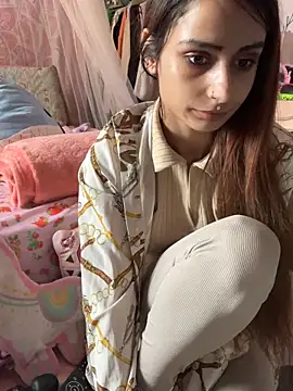 LaPetitechienne1 online show from 03-11-25, 07:46