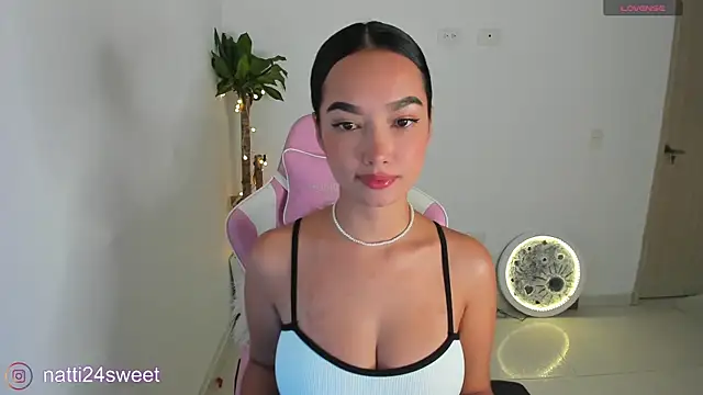 sharlotte 23 online show from 06-25-26, 12:19