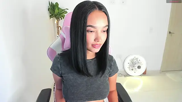 Snapshot of sharlotte_23 chatting on 06-03-26, 01:17 sharlotte 23 online show from 06-03-26, 01:17