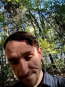 Snapshot of TDadSix chatting on 10-22-25, 01:43 TDadSix online show from 10-22-25, 01:43