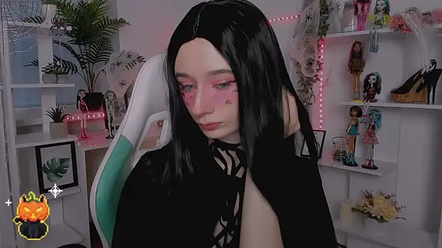 Katia Kim online show from 10-31-25, 06:43