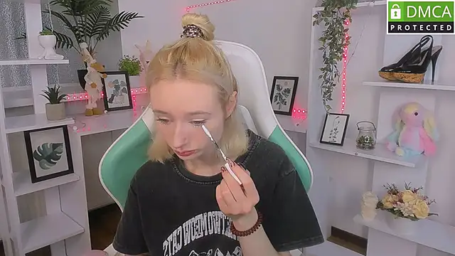 Katia Kim online show from 10-23-25, 05:50