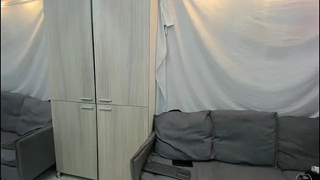 Mhelanny2 online show from 01-14-26, 05:27