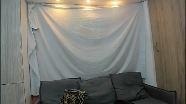 Mhelanny2 online show from 01-16-26, 06:12