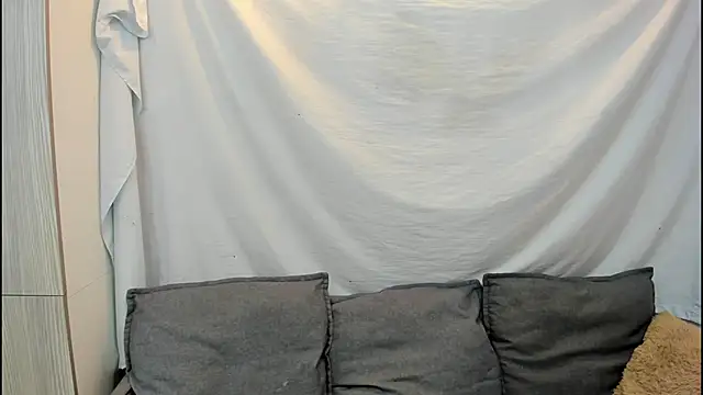 Mhelanny2 online show from 12-15-25, 06:47