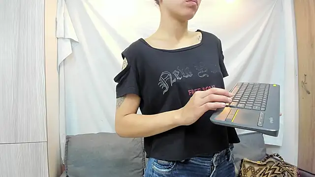 Mhelanny2 online show from 02-13-26, 06:19