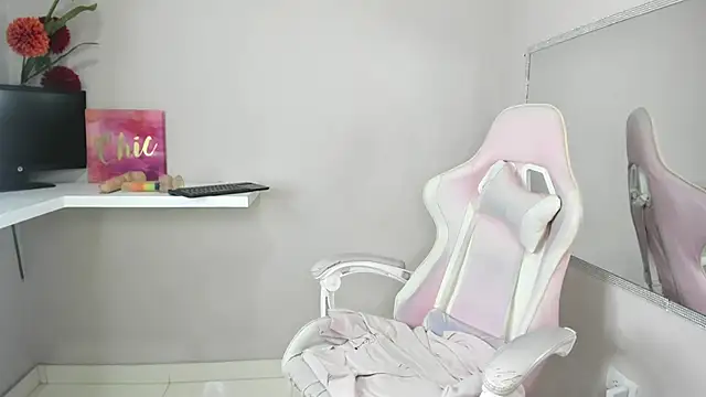 Snapshot of StefanyMiler chatting on 02-08-25, 12:28 StefanyMiler online show from 02-08-25, 12:28
