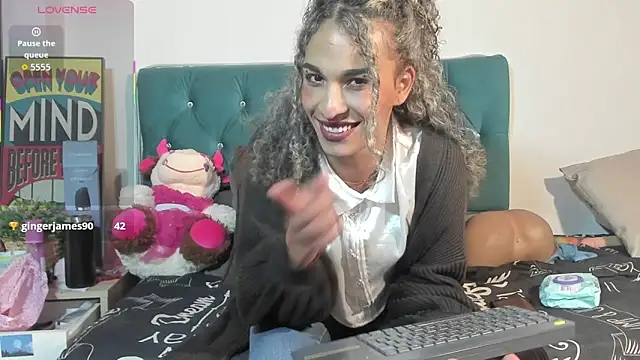 Snapshot of StefanyMiler chatting on 06-11-26, 02:00 StefanyMiler online show from 06-11-26, 02:00
