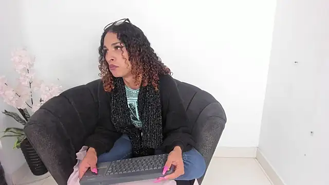 Snapshot of StefanyMiler chatting on 03-07-25, 05:40 StefanyMiler online show from 03-07-25, 05:40