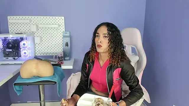 Snapshot of StefanyMiler chatting on 09-12-25, 08:30 StefanyMiler online show from 09-12-25, 08:30