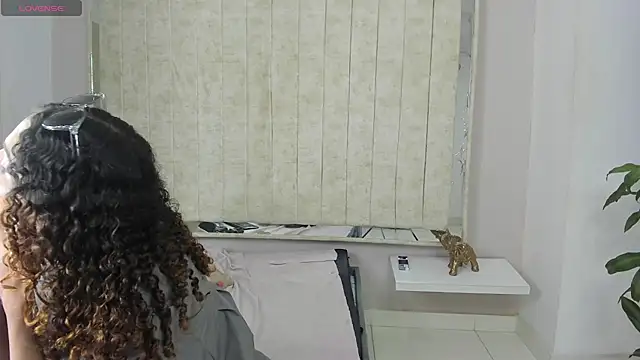 Snapshot of StefanyMiler chatting on 02-12-25, 09:52 StefanyMiler online show from 02-12-25, 09:52