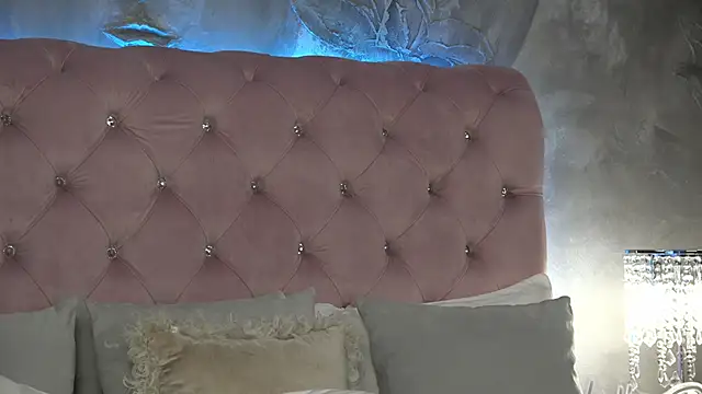 Snapshot of IvyRubens chatting on 11-29-25, 05:18 IvyRubens online show from 11-29-25, 05:18