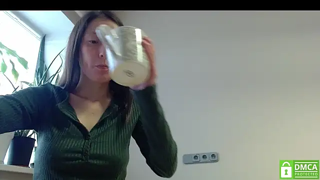 Snapshot of Sophi_Cute chatting on 10-05-25, 09:55 Sophi Cute online show from 10-05-25, 09:55