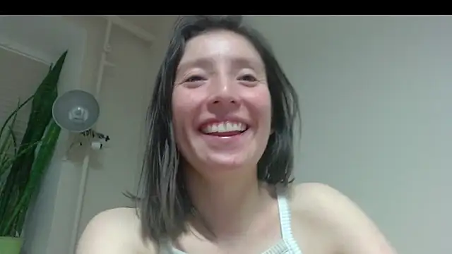 Snapshot of Sophi_Cute chatting on 03-09-25, 05:28 Sophi Cute online show from 03-09-25, 05:28