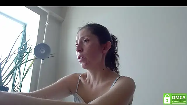 Snapshot of Sophi_Cute chatting on 09-28-25, 08:32 Sophi Cute online show from 09-28-25, 08:32