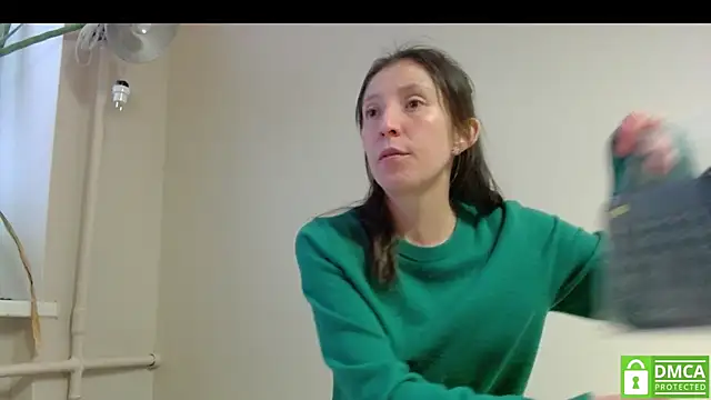 Snapshot of Sophi_Cute chatting on 10-20-25, 03:01 Sophi Cute online show from 10-20-25, 03:01