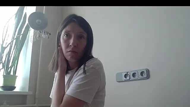 Snapshot of Sophi_Cute chatting on 03-18-25, 12:28 Sophi Cute online show from 03-18-25, 12:28