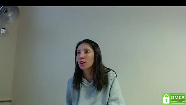 Snapshot of Sophi_Cute chatting on 10-17-25, 03:03 Sophi Cute online show from 10-17-25, 03:03