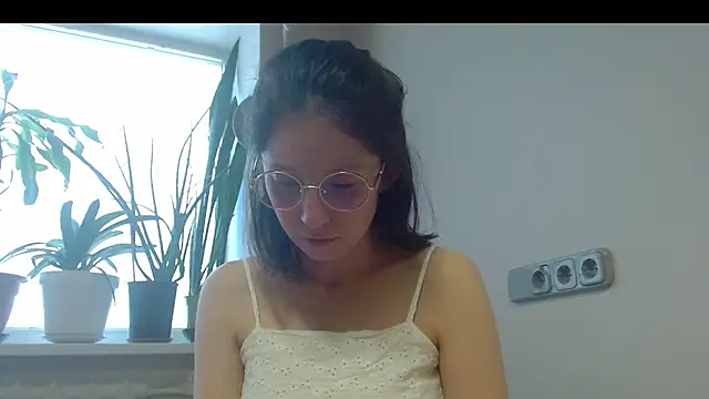 Snapshot of Sophi_Cute chatting on 03-15-25, 03:37 Sophi Cute online show from 03-15-25, 03:37