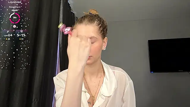 Snapshot of SofyBruno chatting on 01-19-26, 07:01 SofyBruno online show from 01-19-26, 07:01