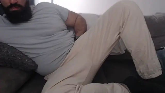 hugemachohandsome online show from 02-05-26, 09:16