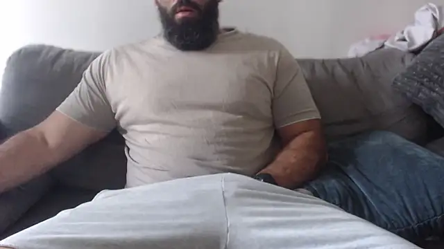 Snapshot of hugemachohandsome chatting on 06-27-26, 06:52 hugemachohandsome online show from 06-27-26, 06:52