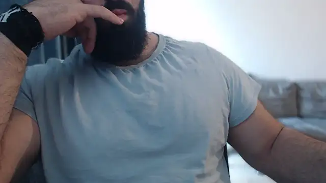 hugemachohandsome online show from 10-22-25, 11:42