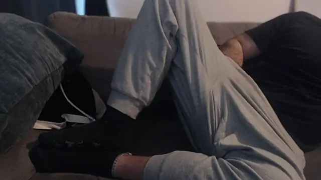 hugemachohandsome online show from 01-15-26, 09:34