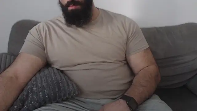 Snapshot of hugemachohandsome chatting on 05-03-26, 05:34 hugemachohandsome online show from 05-03-26, 05:34